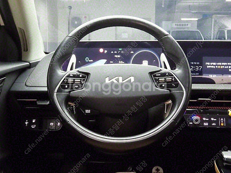 EV6 중고 EV6 중고차 흰색 2022년식 롱레인지 어스 중고차카페--7
